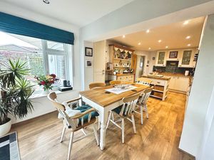 SEAVIEW ROAD- click for photo gallery